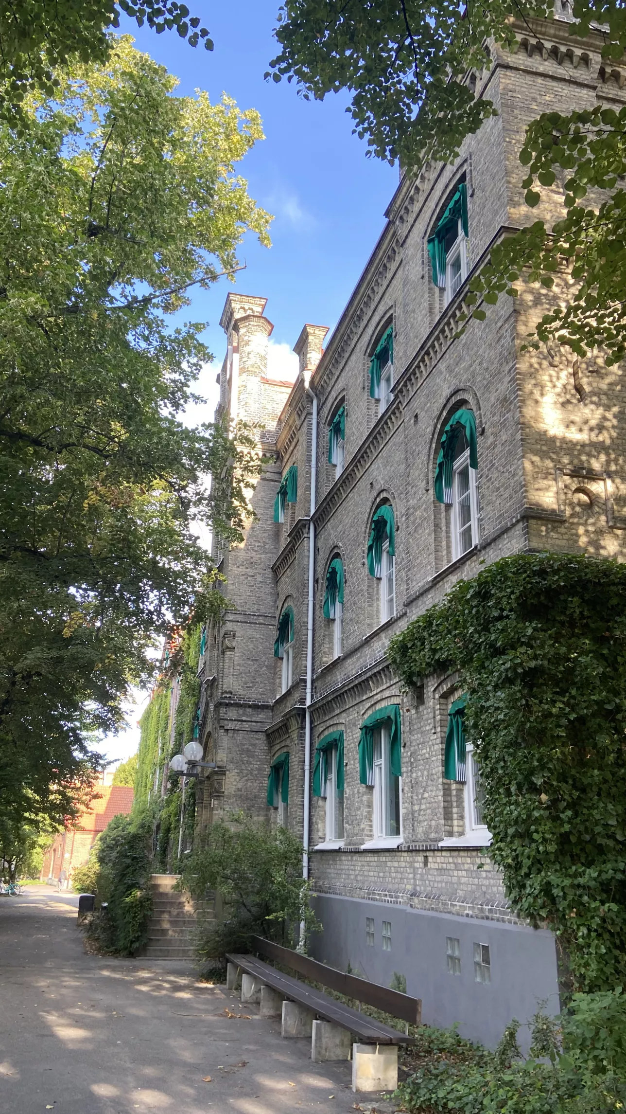 The building Gamla lungkliniken in summer sunshine.