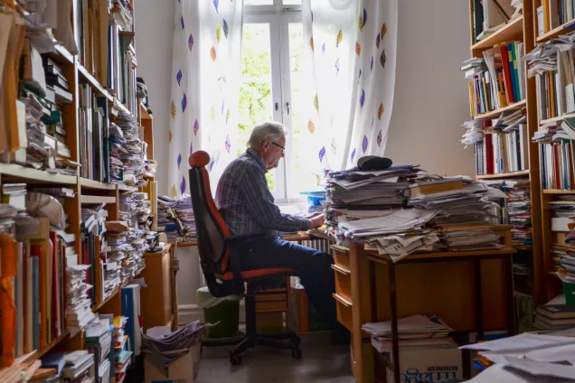 Anders Kjellberg in his office at the Department of Sociology. Photo 2019 by Theo Hagman Rogowski. 