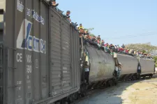 Train with migrates. Photo: Priscilla Solano. (Some faces have been blurred.)
