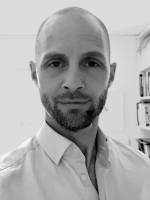 Erik Brattström porträttfoto i svartvitt.