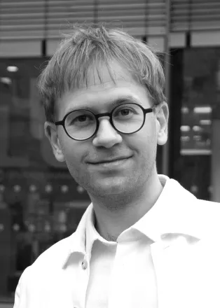 Black and white portrait of Isak Engdahl.