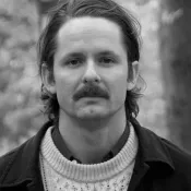 Porträtt Rasmus Ahlstrand. Foto: Emma Lord. 