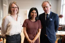 Uzma Kazi tillsammans med Erika Willander och Christofer Edling.